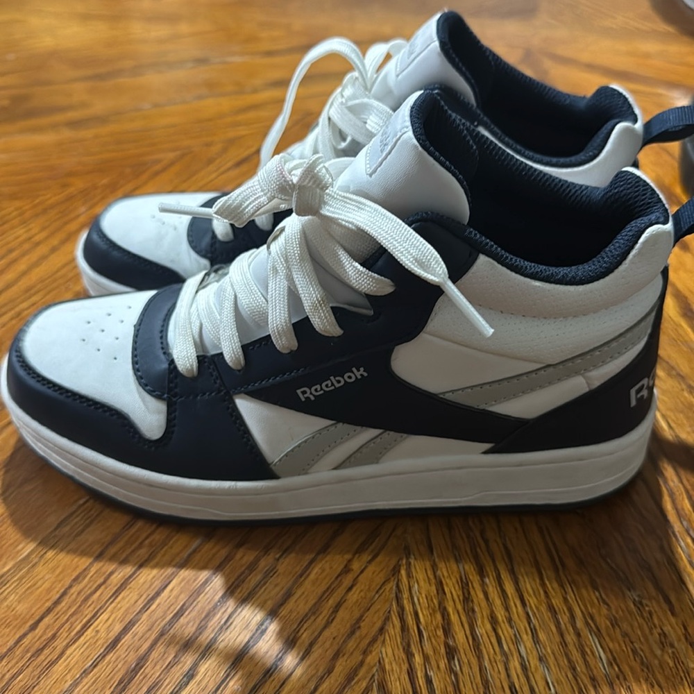 Kids Reebok size 4